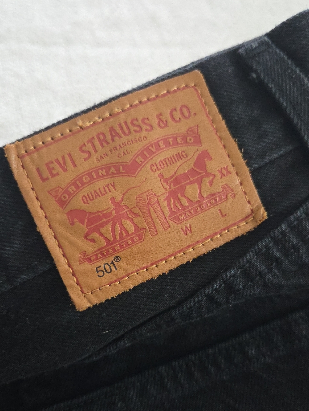 Levi's Black Denim Shorts with Floral Embroidery Size 29 - Picture 6 of 8